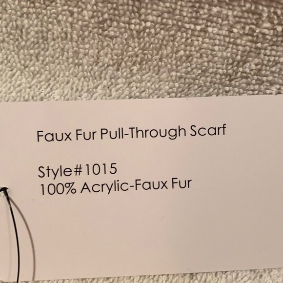 SURELL FAUX FUR PULL THRU SCARF  NWT - Picture 6 of 9